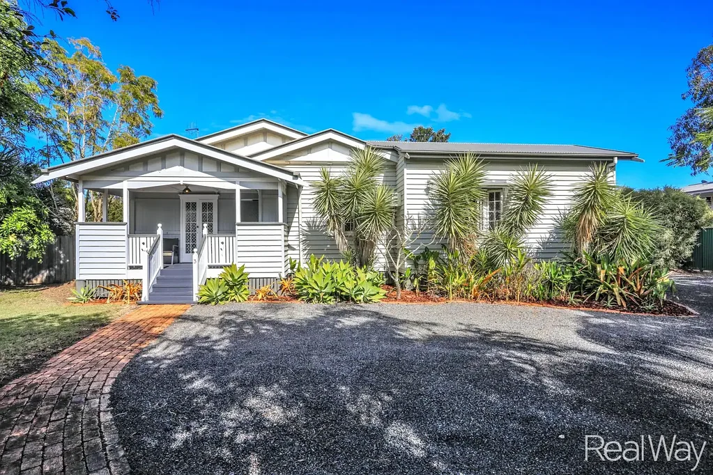 Bundaberg East 4غرفة نوم Tightly Held, Culdesac Living & A One-Off Generous Lowset Queenslander On 1,511sqm!
