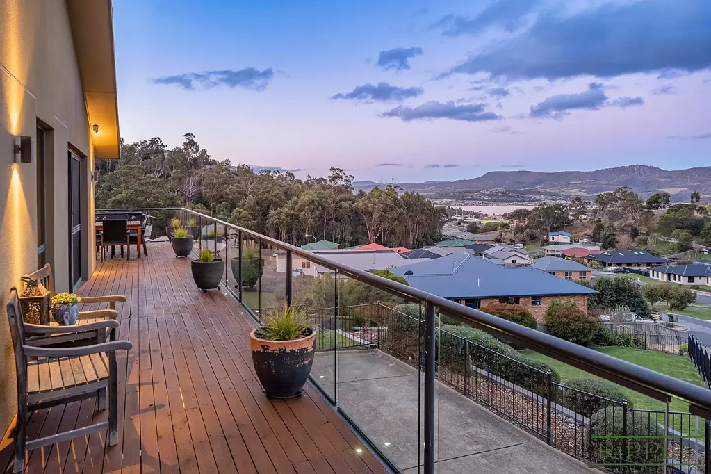 Claremont 5બેડરૂમ Spacious family living, spectacular views and room for everyone