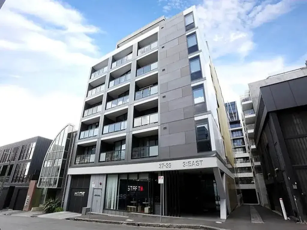 CONVENIENT AND MODERN APARTMENT IN THE HEART OF RICHMOND