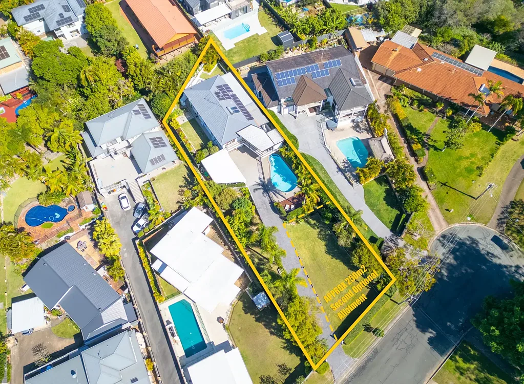 Benowa 4房  Outstanding Value - Grand Family Home on Expansive 1,404m²