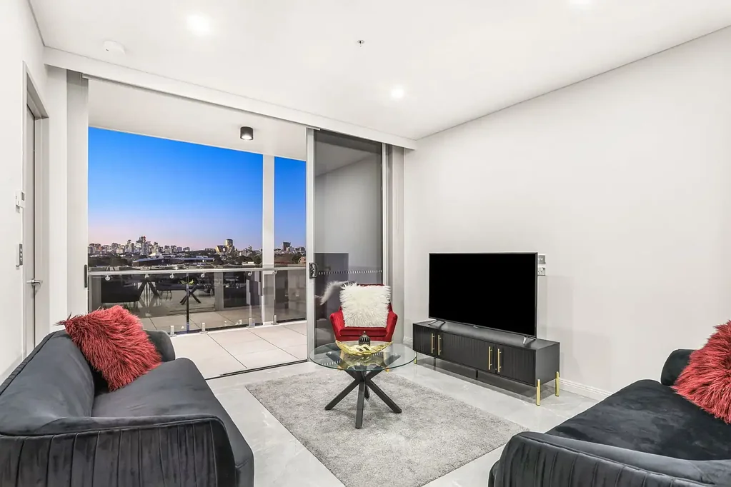 Top Floor One Bedroom Plus Study with Panoramic City Views
