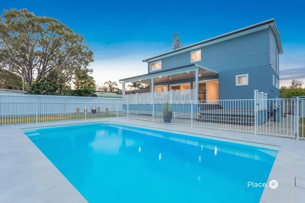 Clontarf 4Kwarto Resort Style Family Oasis on Rare 956 Square Metre Block!