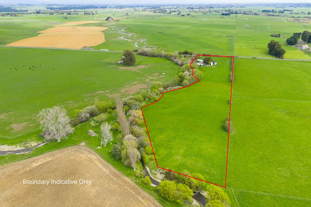 Feilding 2房  Great block, sheds galore!