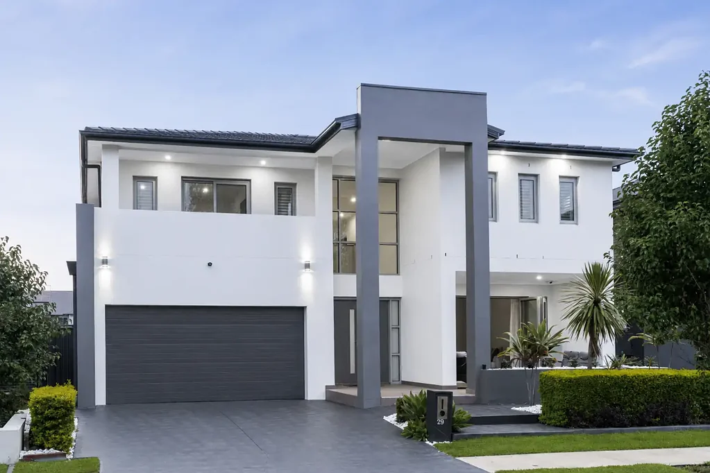 Oran Park 5Kwarto Positioned In The Award-Winning Catherine Park Estate, A Striking Custom Residence Crafted for Family Comfort and Year-Round Entertaining