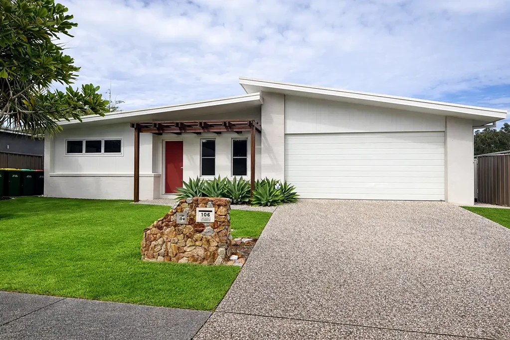 Coastal Living Just Moments from Shelly Beach & Serenity Beach