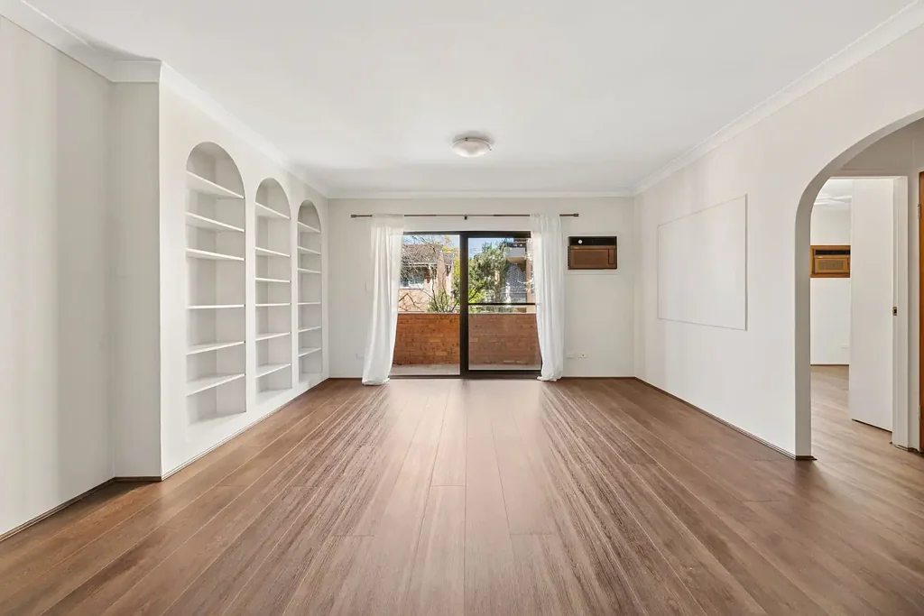 Large renovated apartment with lock-up garage
