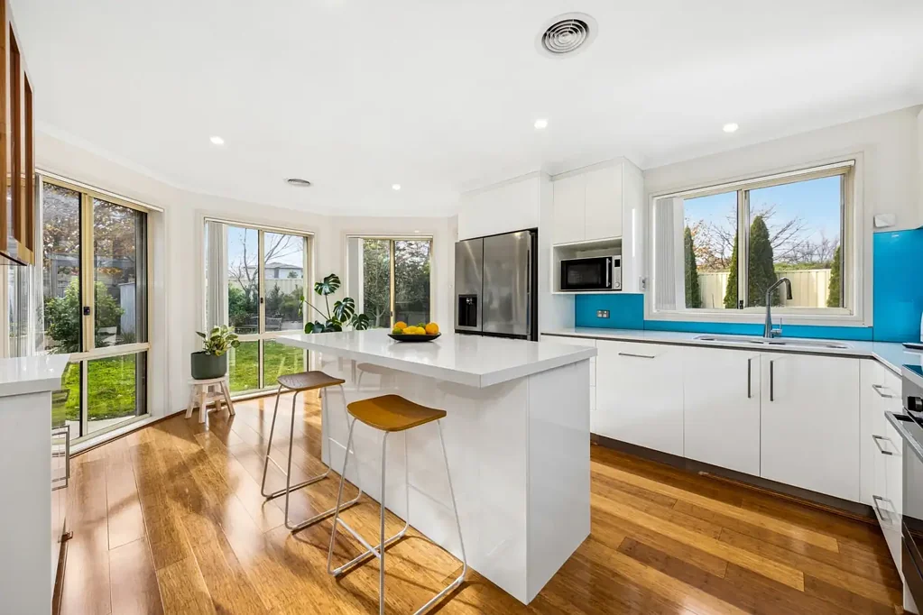 Amaroo 4Zimmer Contemporary and single level living on 791sqm block
