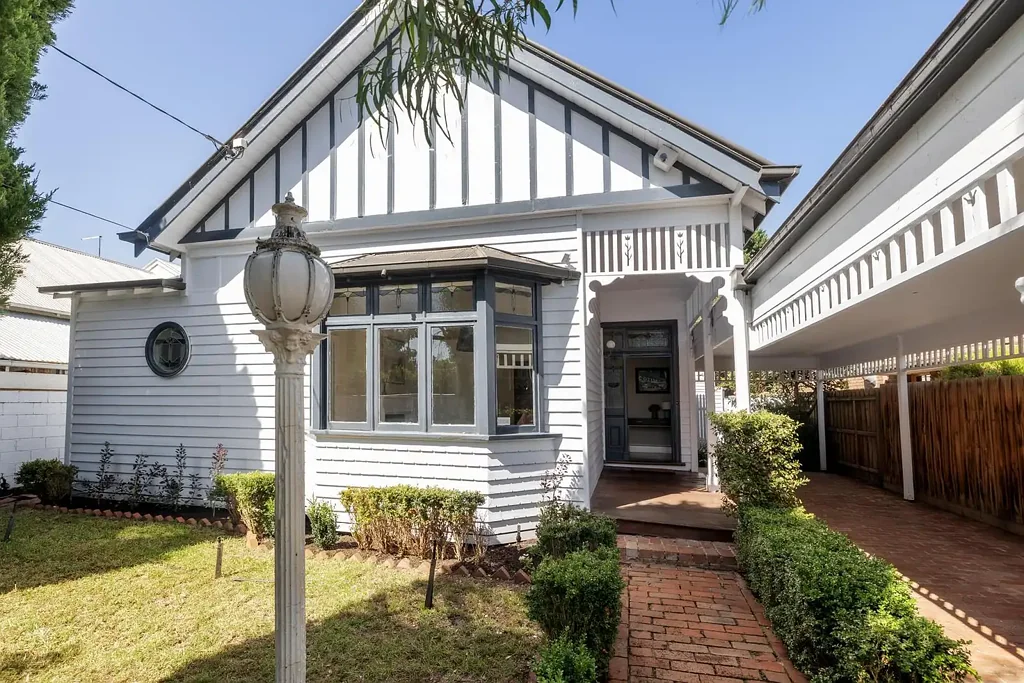 Brighton 4ห้องนอน Period Charm, Perfect Location