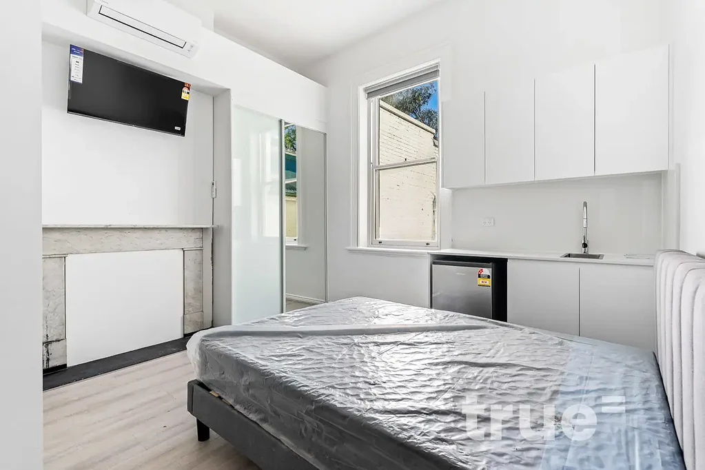 RECENTLY RENOVATED & FURNISHED SELF - CONTAINED ROOM