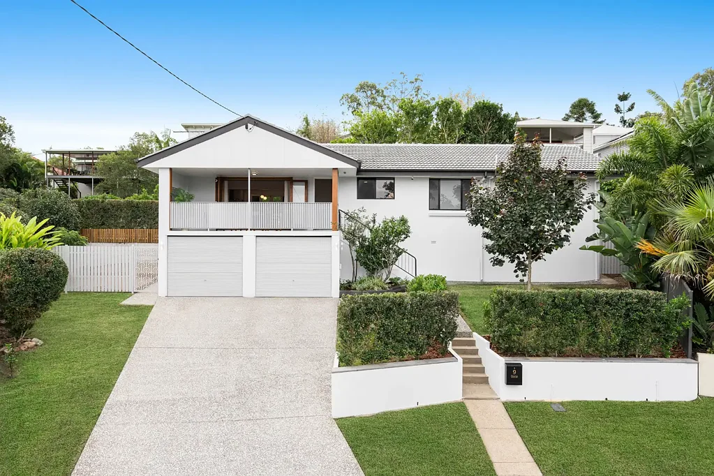 Beautifully Renovated Family Home in a Peaceful Coorparoo Cul-de-Sac