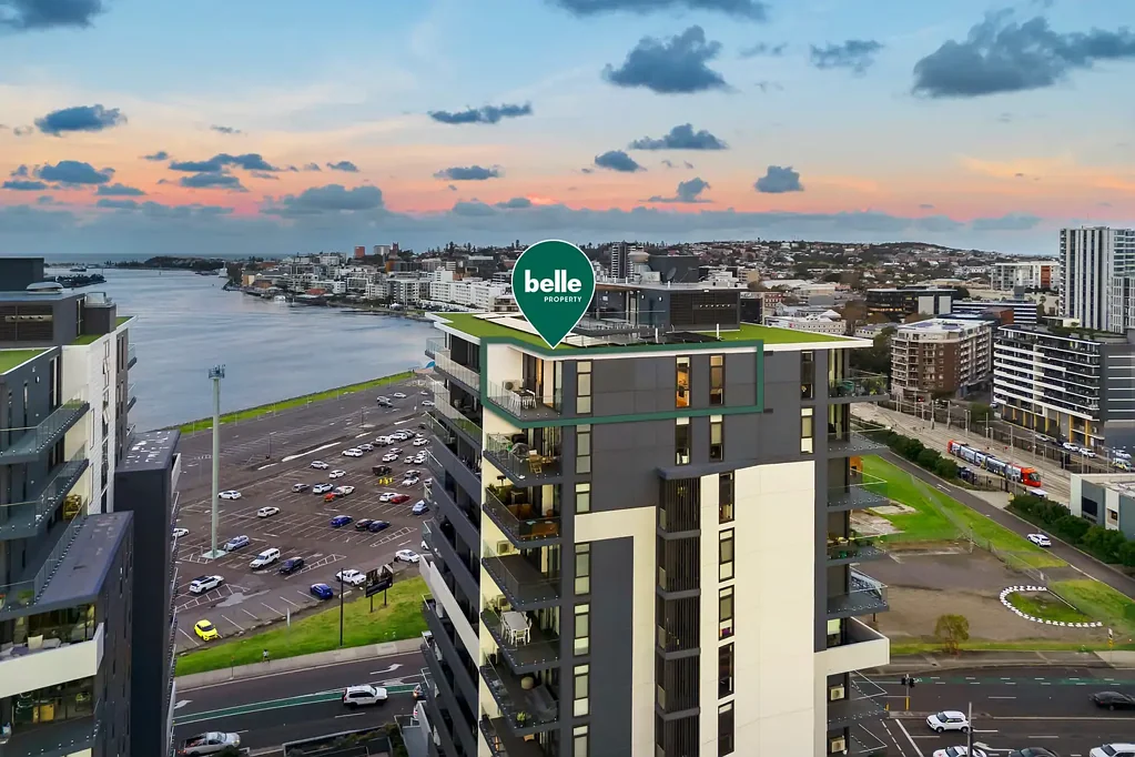 Wickham 2chambre Luxe City Living at a Desirable Top Floor Penthouse Address