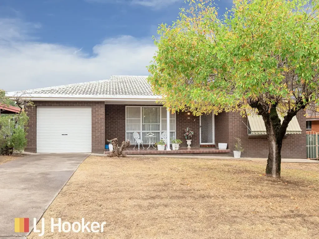 Well-Maintained Family Home with Fantastic Outdoor Living