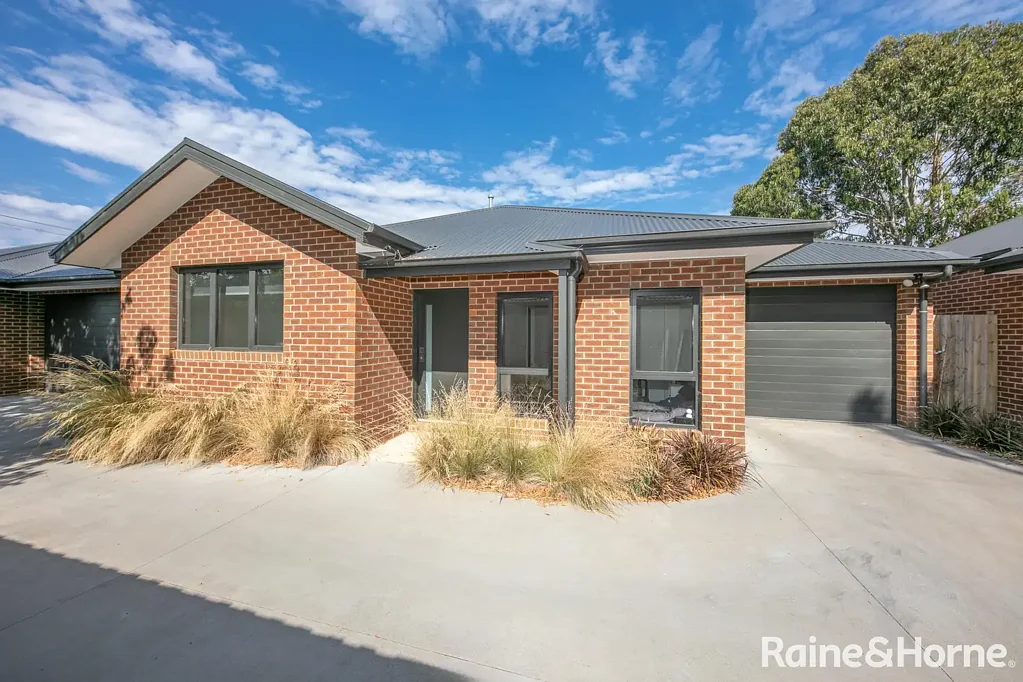 2/44 Fersfield Road, Gisborne, VIC 3437