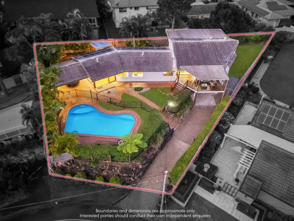 Springwood 4 Bedroom Executuve Family Entertainer with Unparalleled Views in A Prime Springwood Pocket .