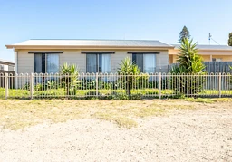 7 Susanne St, North Beach