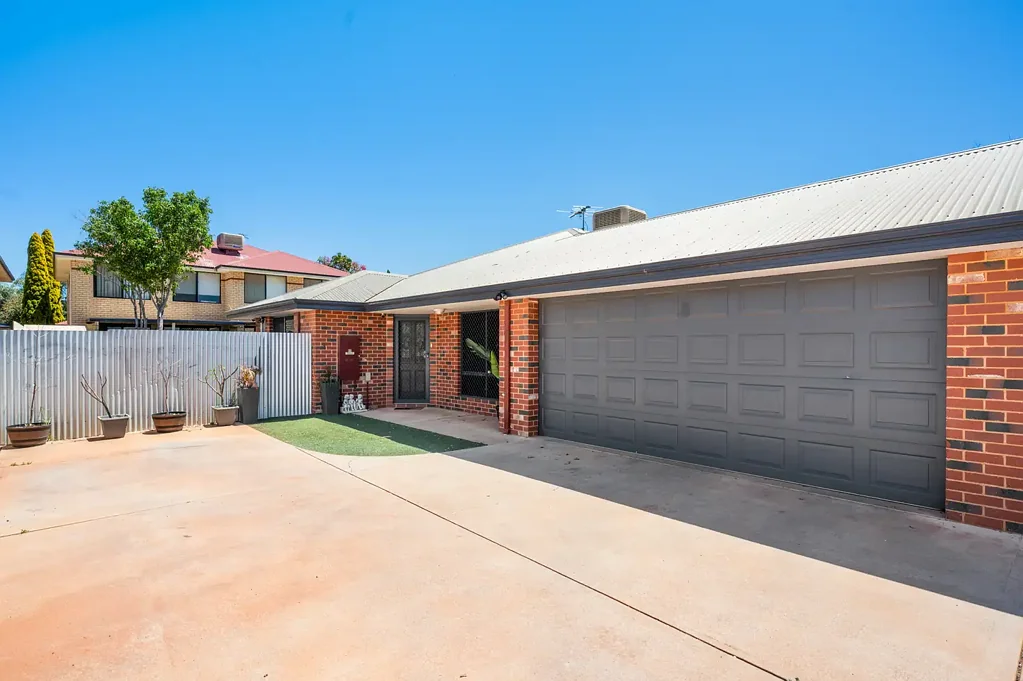 Kalgoorlie 3房  Modern 3x2 Home with Double Garage – Move In or Lease Out!