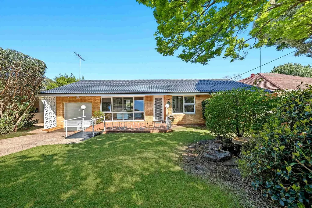 Carlingford 3Kwarto Renovated Family Home | Exceptional Future Potential | Carlingford West Catchment