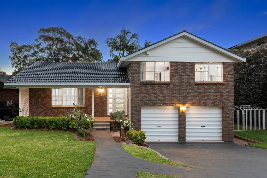 West Pennant Hills 5房 超过1000平米地块 朝北景观 Murray Farm学区 现代设计 自然采光 多功能卧室 地下泳池 私密后院 无缝连接CBD Premier 1,000sqm + parcel with effortless city access and Murray Farm Public School catchment