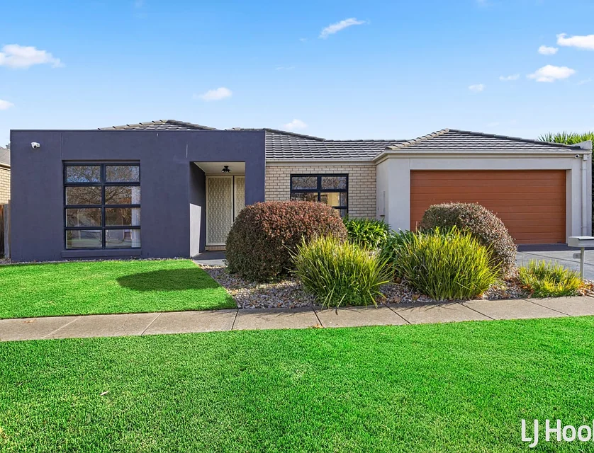 6 Fairhaven Boulevard, Melton West, Western Region, 4 Bedrooms, 2 Bathrooms, House