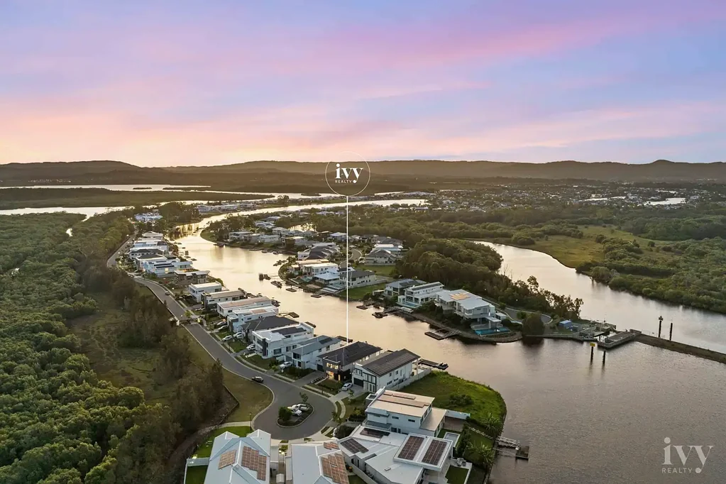 188 Lake Serenity Boulevard, Helensvale, QLD 4212