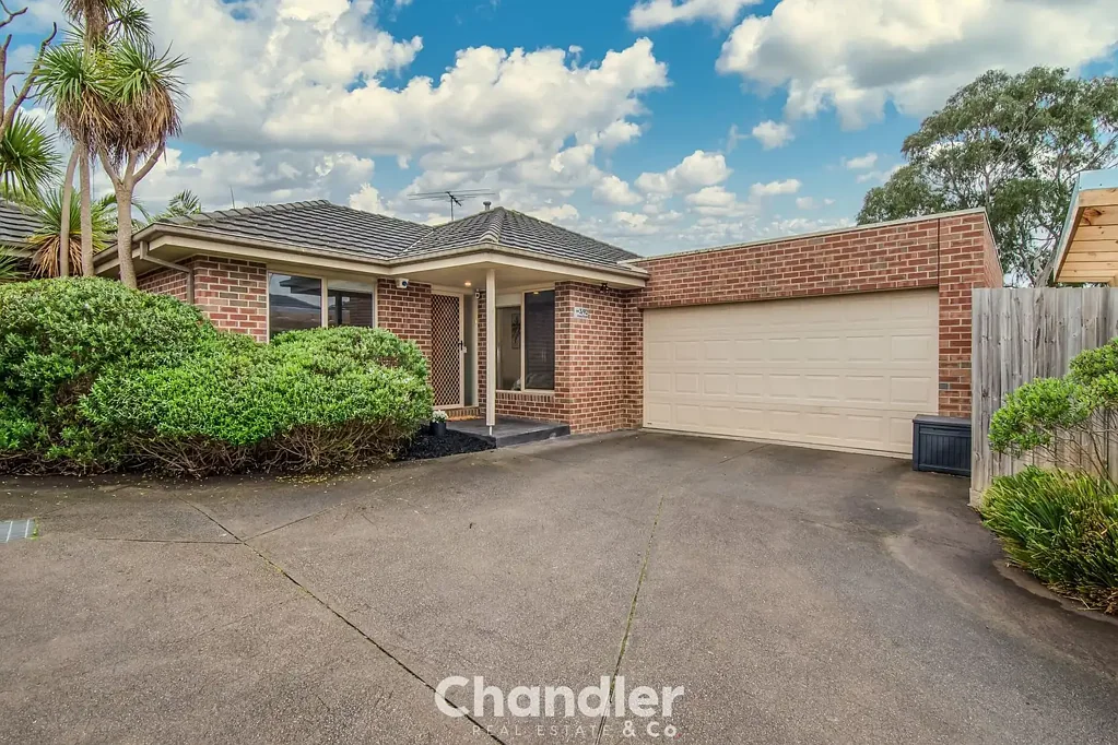 Knoxfield 3房 Knoxfield 中心宽敞便捷的生活 SPACIOUS, CONVENIENT LIVING IN THE HEART OF KNOXFIELD