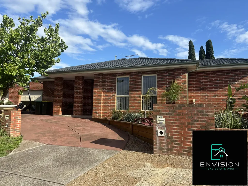 Generous Unit, Located in the Mossfiel Estate.