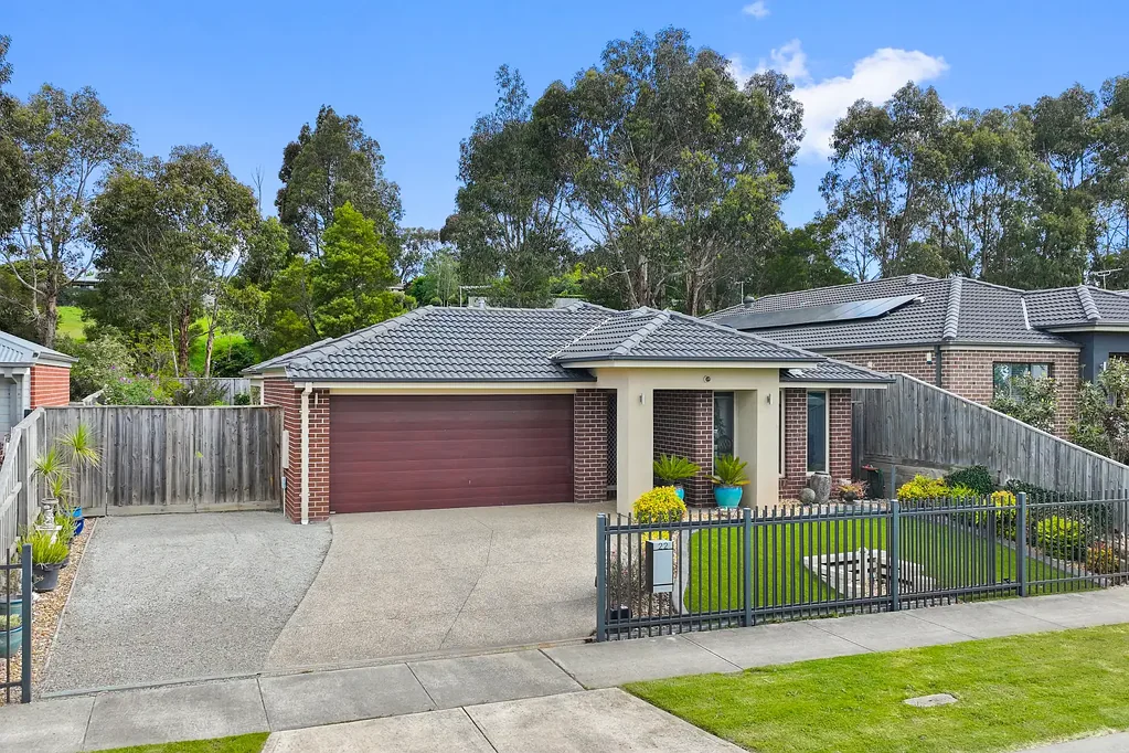 22 Chaucer Way, Drouin, VIC 3818