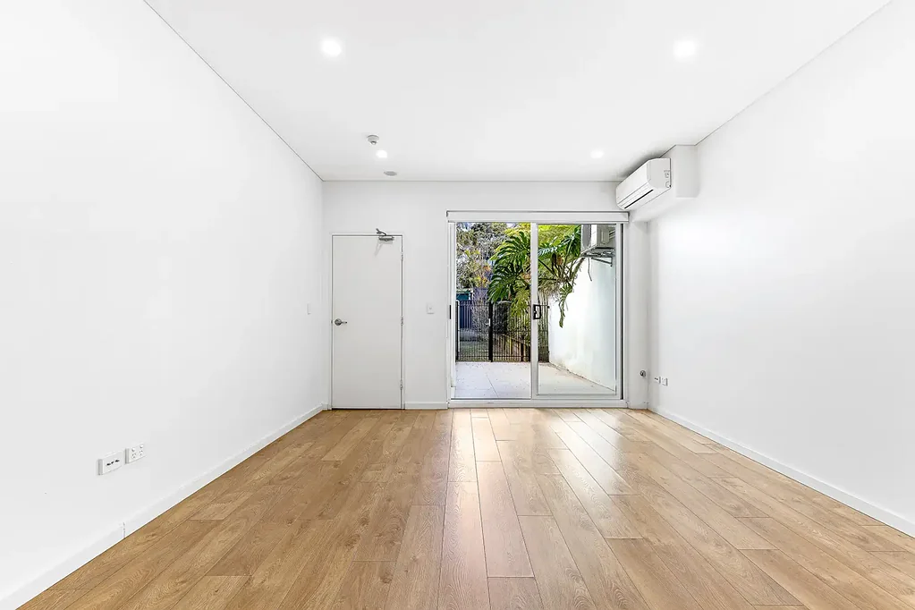 Freshly Painted & Brand New Floorboards Throughout