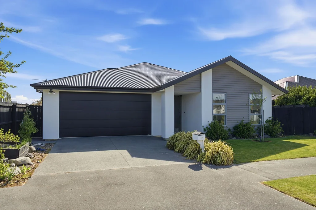 Marshland 4 Bedroom Settle in for Summer!