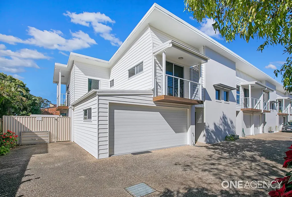 Modern Coastal Living with Solar – Walk to Queens Beach!