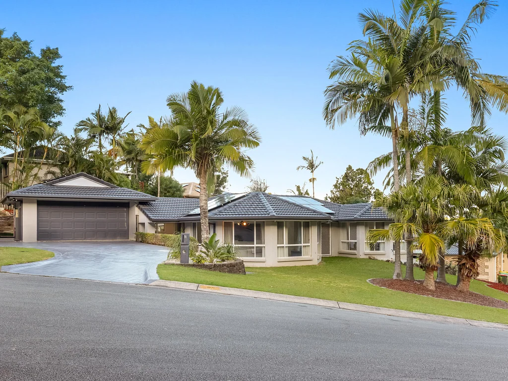 Pacific Pines 4ਬੈੱਡਰੂਮ Contemporary Comfort on Clipperton Chase!