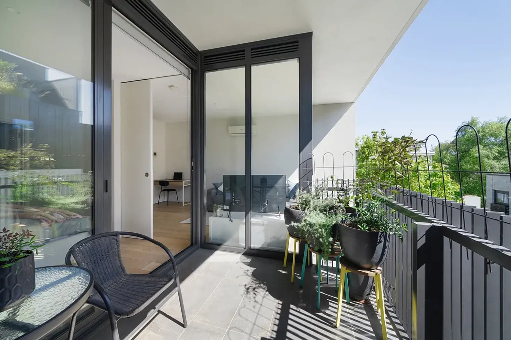 Hawthorn 1房 Bosch厨电卓越 光线充足氛围平衡 阳台宜人卧室宁静 欧式洗衣房便捷 浴室避风港宁静 开放式平面灵活 停车位储物笼安全 地段优越设施近 This Week's Horoscope: Step Into Your Power (Street).