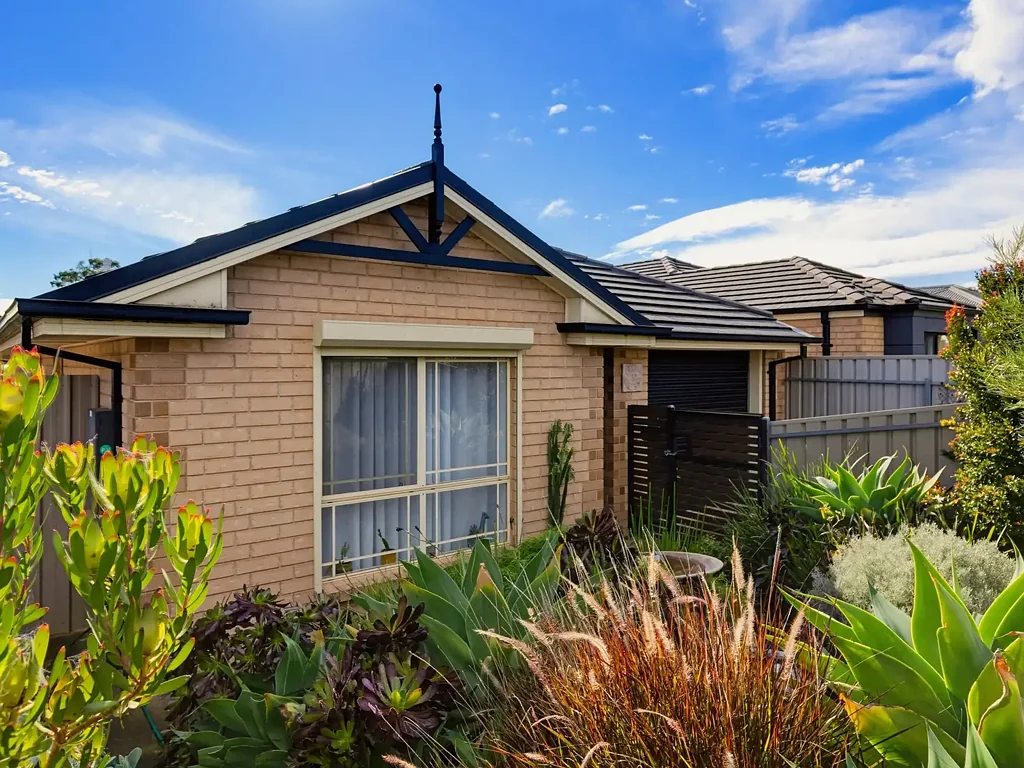 Old Reynella 3房  Light Filled Living with Garden Charm in Old Reynella