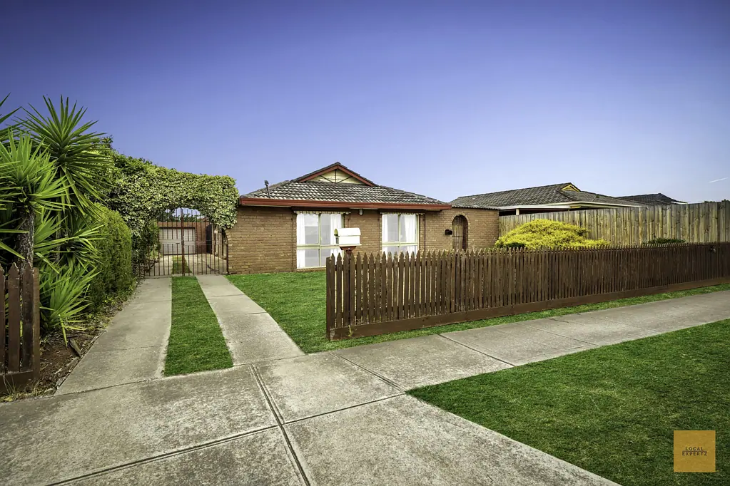 17 Richard Road, Melton South, VIC 3338