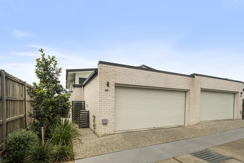 Mcdowall 3બેડરૂમ Three-Level Living with a Standout Home Office
