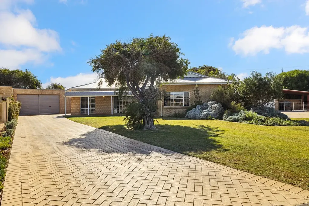Lancelin 4침실 WELCOME TO A HOME WHERE SPACE, SERENITY & SEASIDE LIVING UNITE! - SOLD!