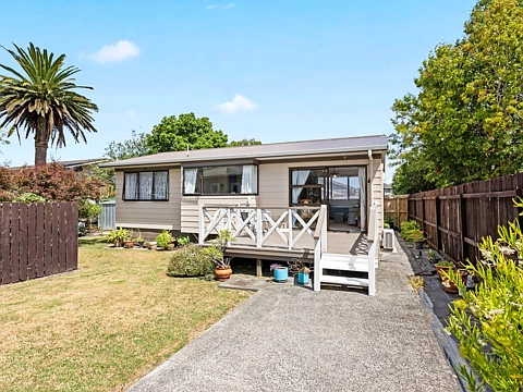 1/198 Te Atatu Road, Te Atatu South, Waitakere City