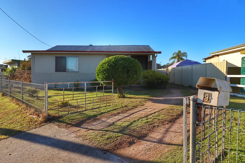 Cowra 2 Bedroom TWO BEDROOM HOME TO MAKE YOUR OWN