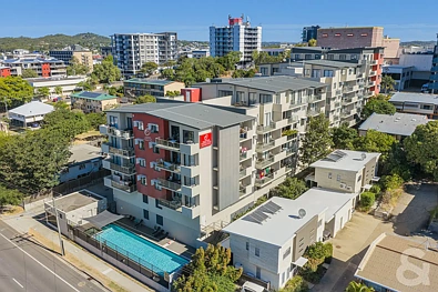 Gladstone Central 2房  602/52 Oaka Lane, Gladstone Central - Sophisticated CBD Living with Resort-Style Comfort