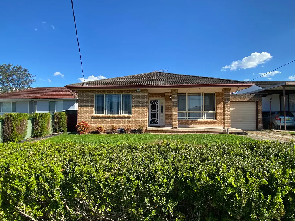 Family-Sized Living in the Heart of Lalor Park!