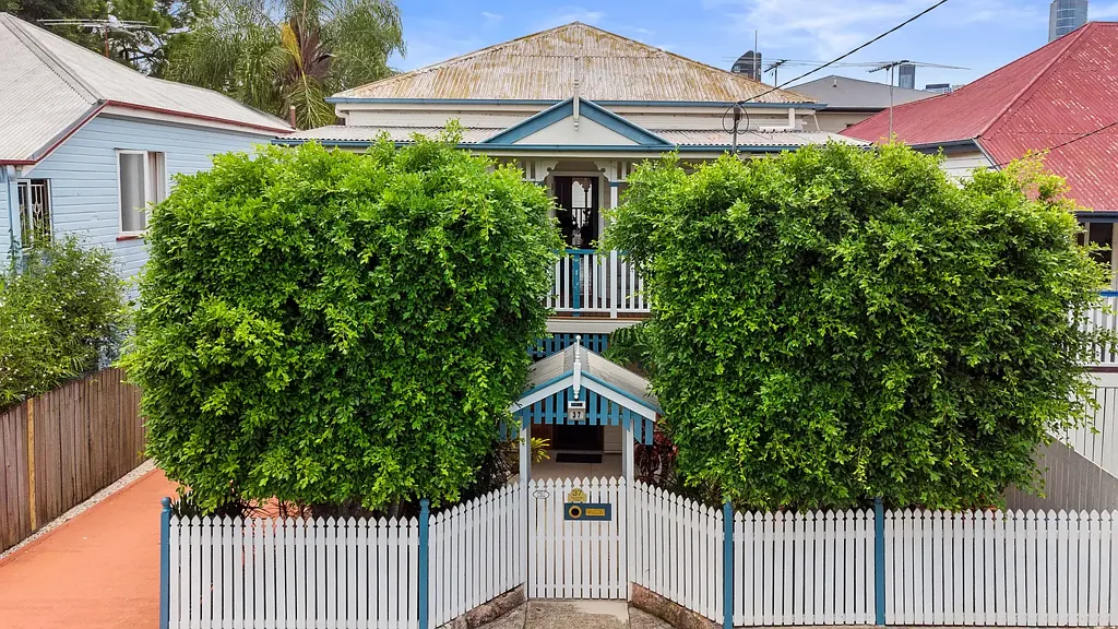 2 bedroom duplex with off street parking! UNFURNISHED