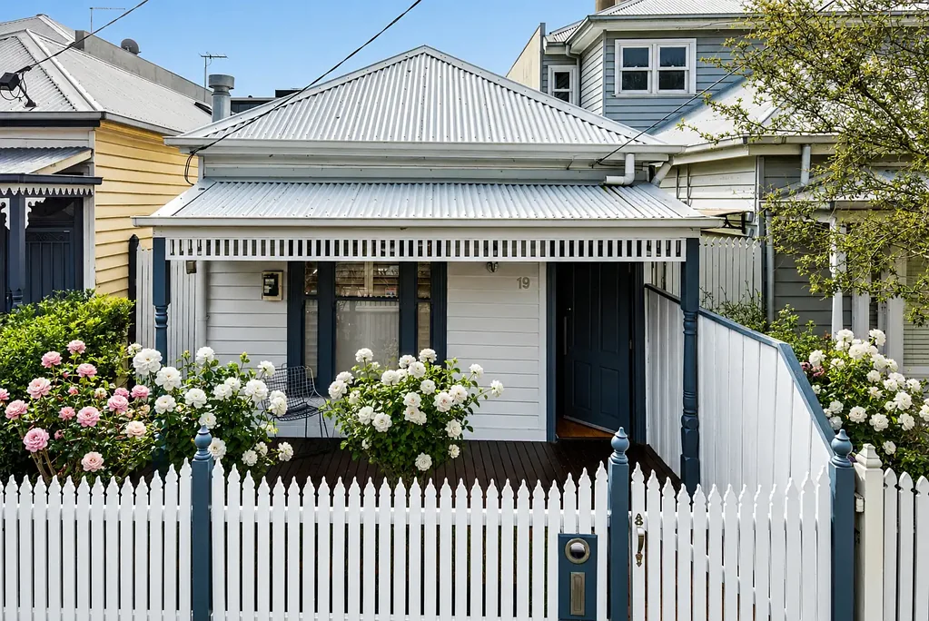 Richmond 3Zimmer Freestanding Victorian Charm with a Sun Drenched North Facing Rear