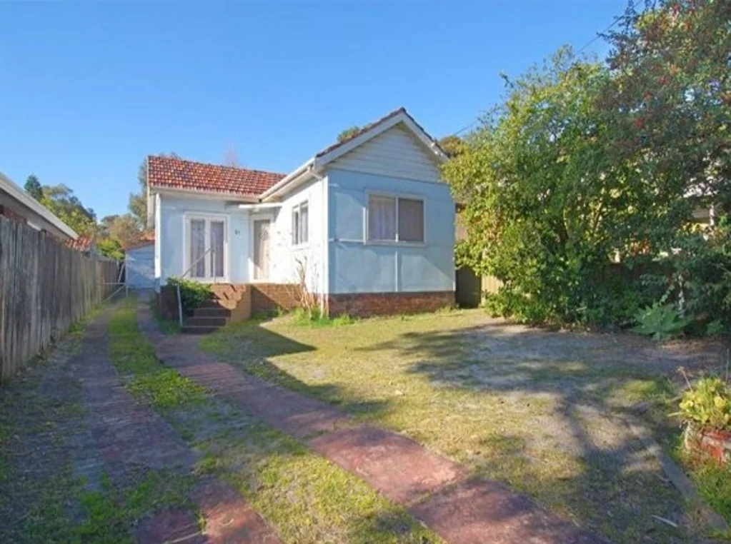FAMILY HOME WITH FRESH PAINT & NEW CARPETS