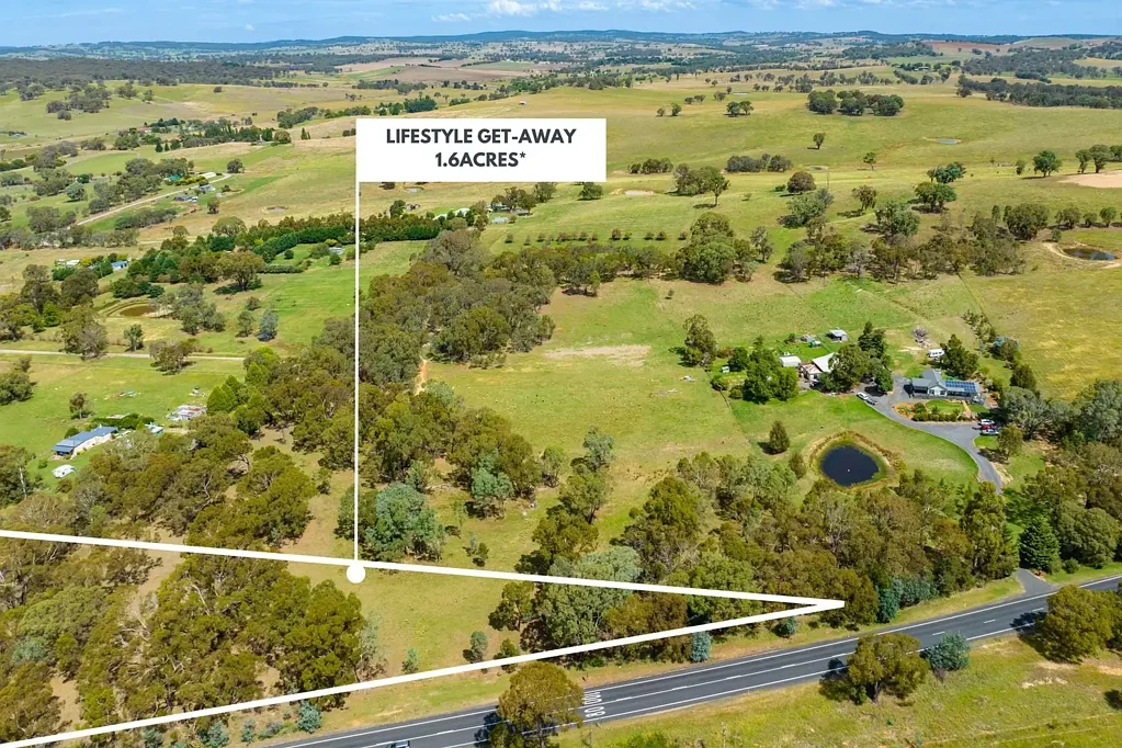 Lyndhurst  Lovely weekend get-away block, set on 1.6acres*!