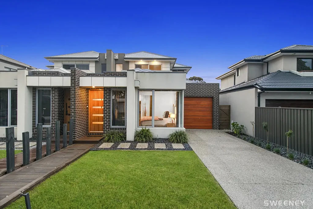 Seaholme 4房  Outstanding Location, Luxurious Living