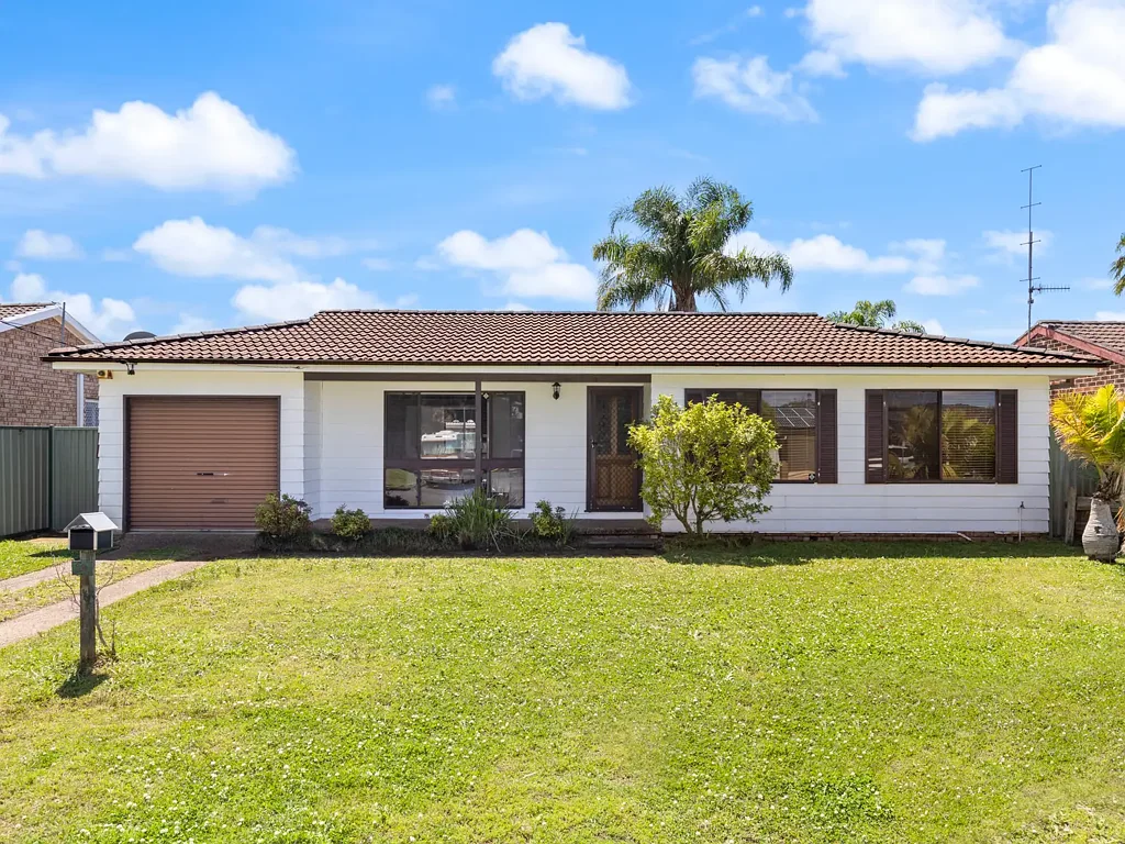 Four Bedroom Home In Chittaway Bay
