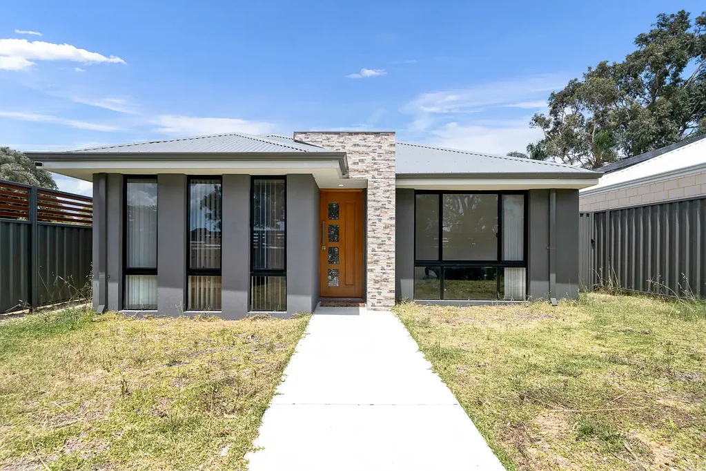 Gosnells 4房  Luxury Redefined: Modern Elegance Meets Family Comfort at 72 Moorland Loop!