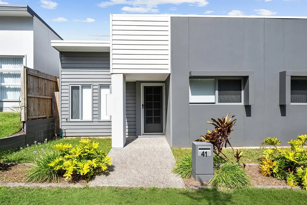 Ripley 4Zimmer Excellent Investment in a Prime Ripley Location
