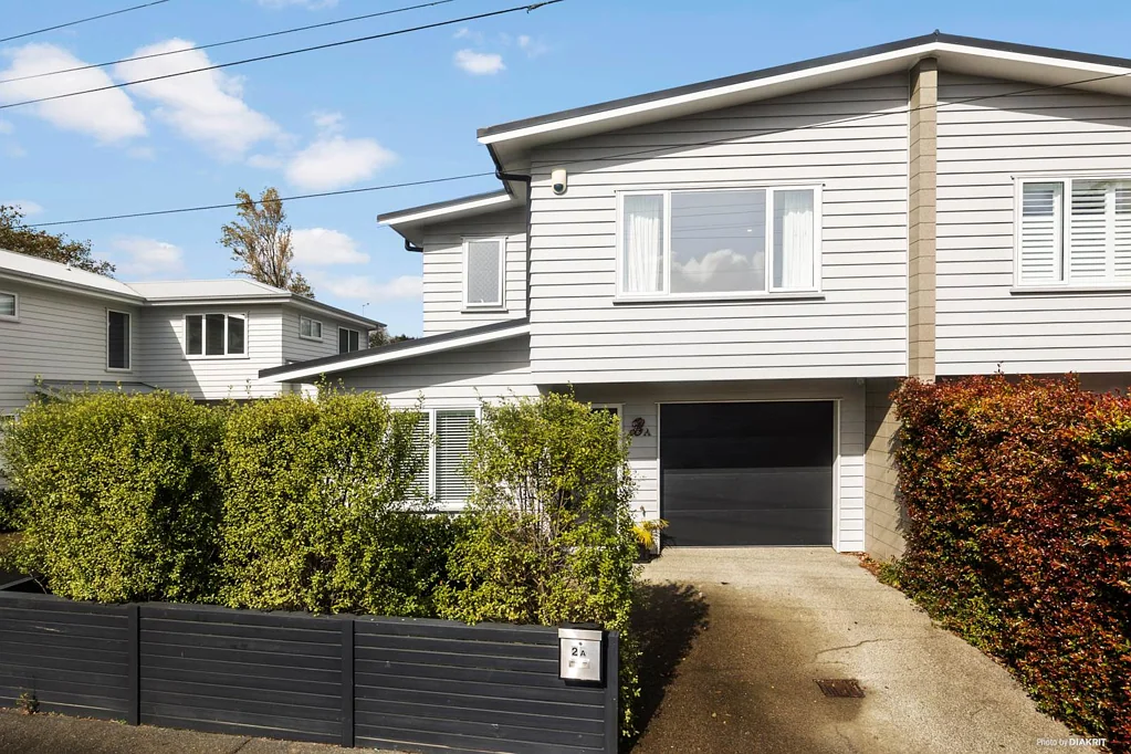 Glendowie 3ਬੈੱਡਰੂਮ 3 LARGE BEDROOMS UP: 1 BEDROOM (OR STUDY) DOWN