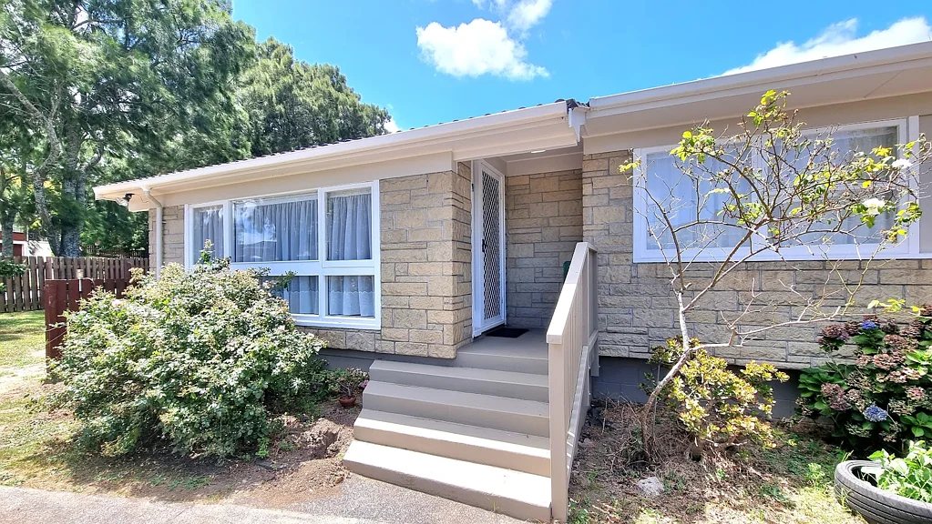 Pakuranga Heights 4 Slaapkamer 4 BDRM LGE FAMILY HOME - POTENTIAL 4 DEVELOPMENT!